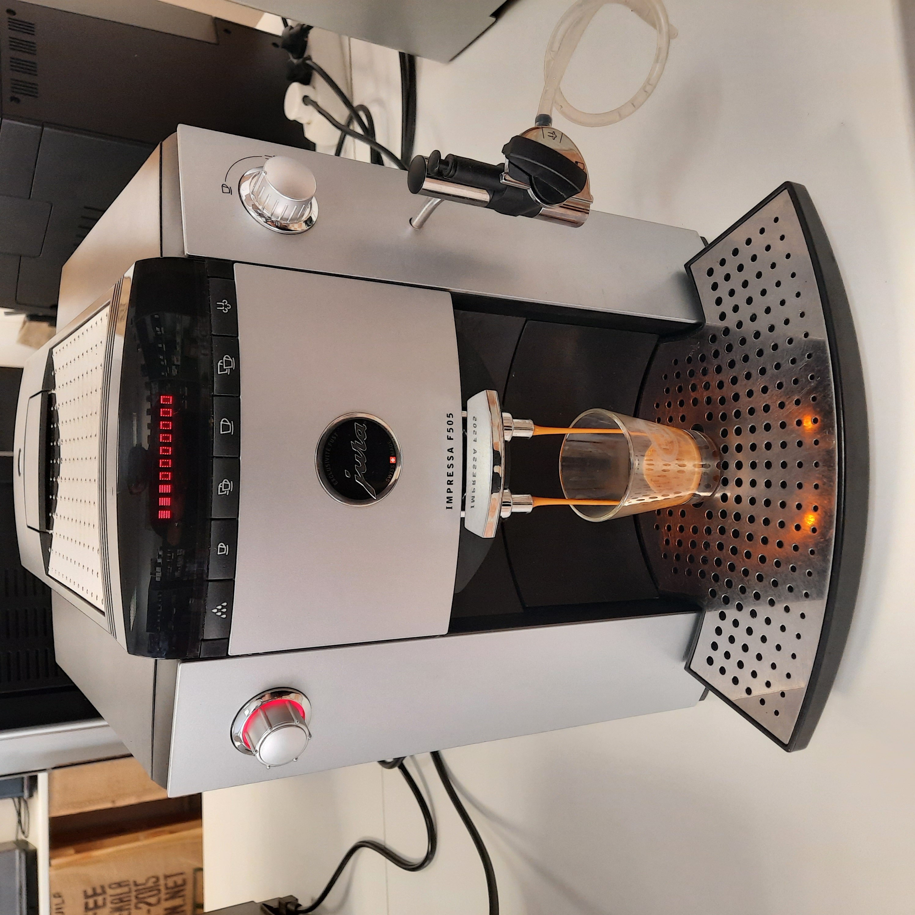 Repasovaný Jura Impressa F505 Platin 